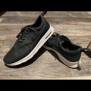 Nike Air Max Thea, black leather, size 8